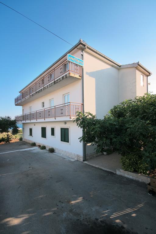 Apartments Daniela Трогир Екстериор снимка