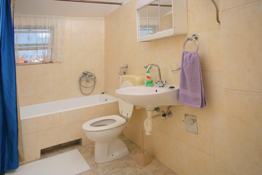 Apartments Daniela Трогир Екстериор снимка