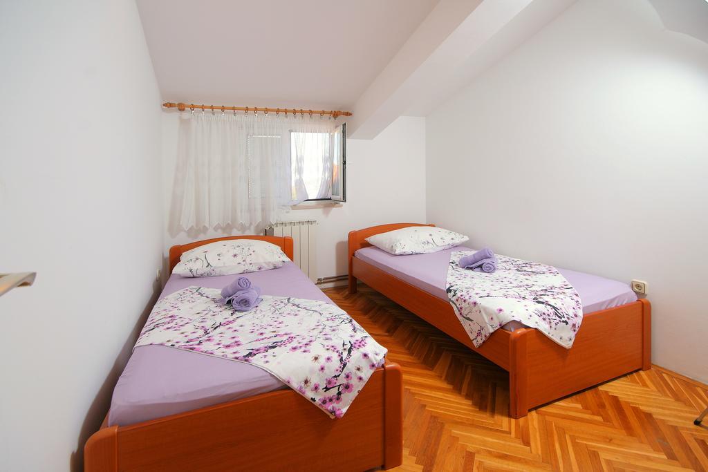 Apartments Daniela Трогир Екстериор снимка