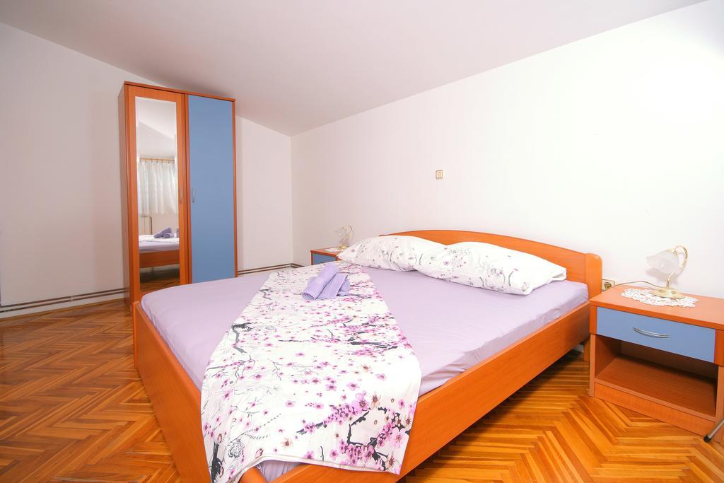 Apartments Daniela Трогир Екстериор снимка