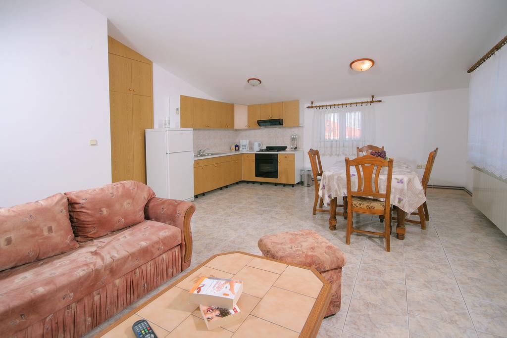 Apartments Daniela Трогир Екстериор снимка