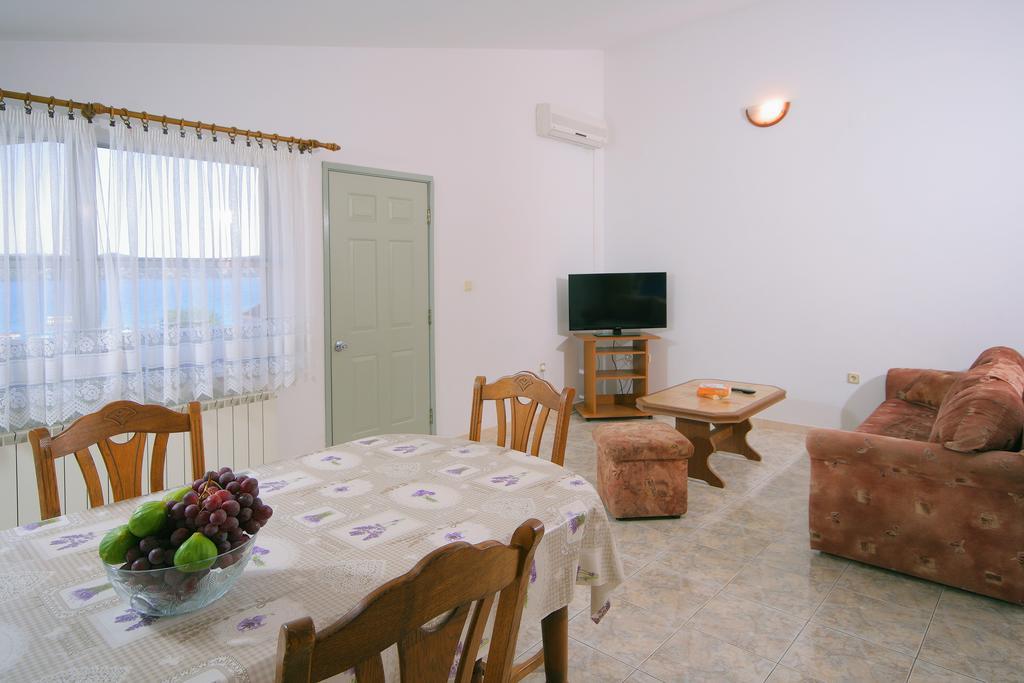Apartments Daniela Трогир Екстериор снимка