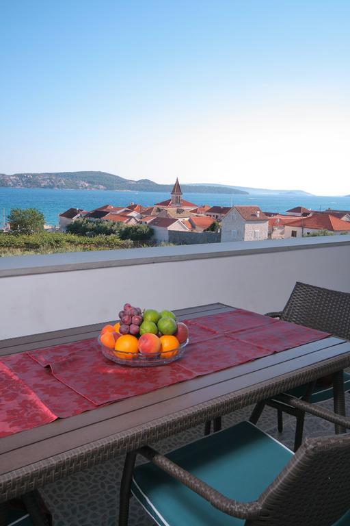 Apartments Daniela Трогир Екстериор снимка